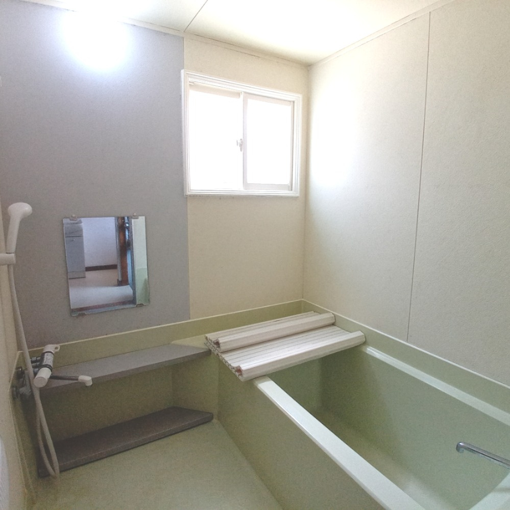 登別市片倉町4丁目21-1　中古住宅の浴室