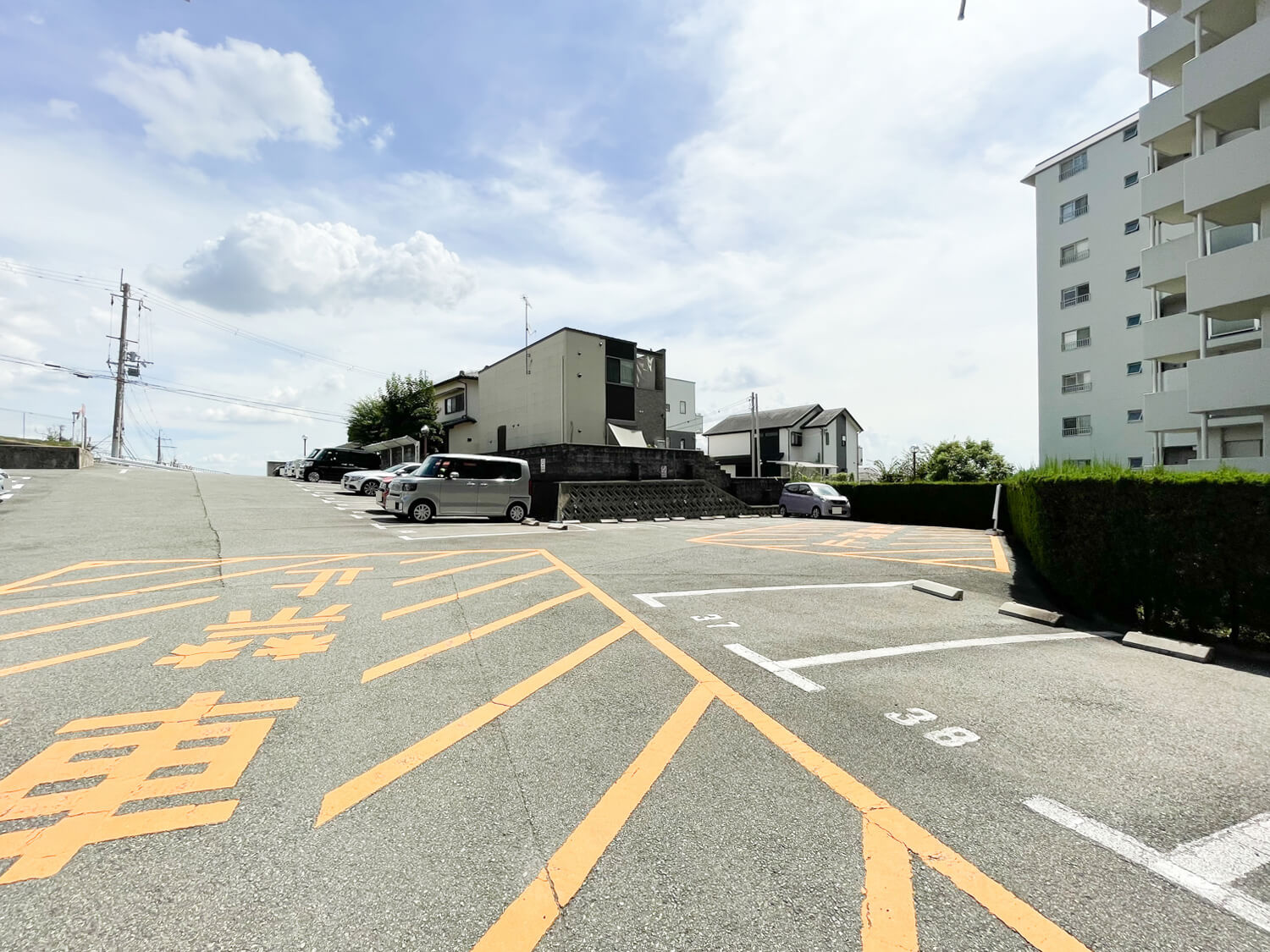 逆瀬川パークマンションの駐車場