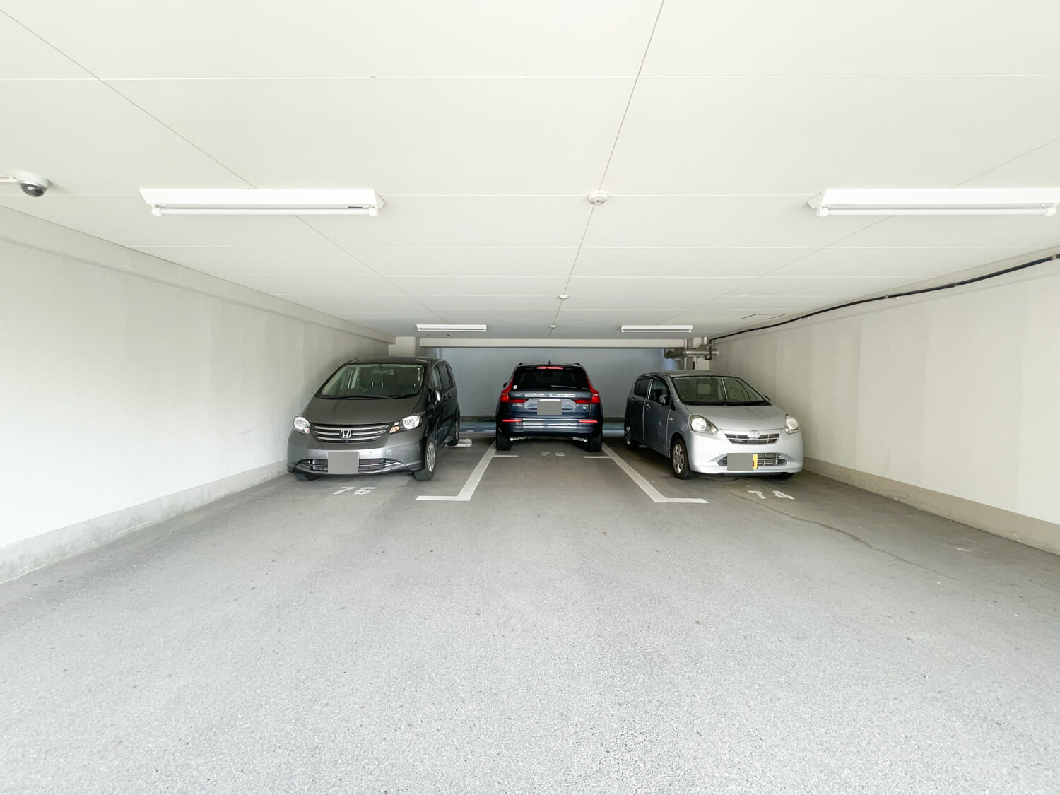 逆瀬川パークマンションの駐車場