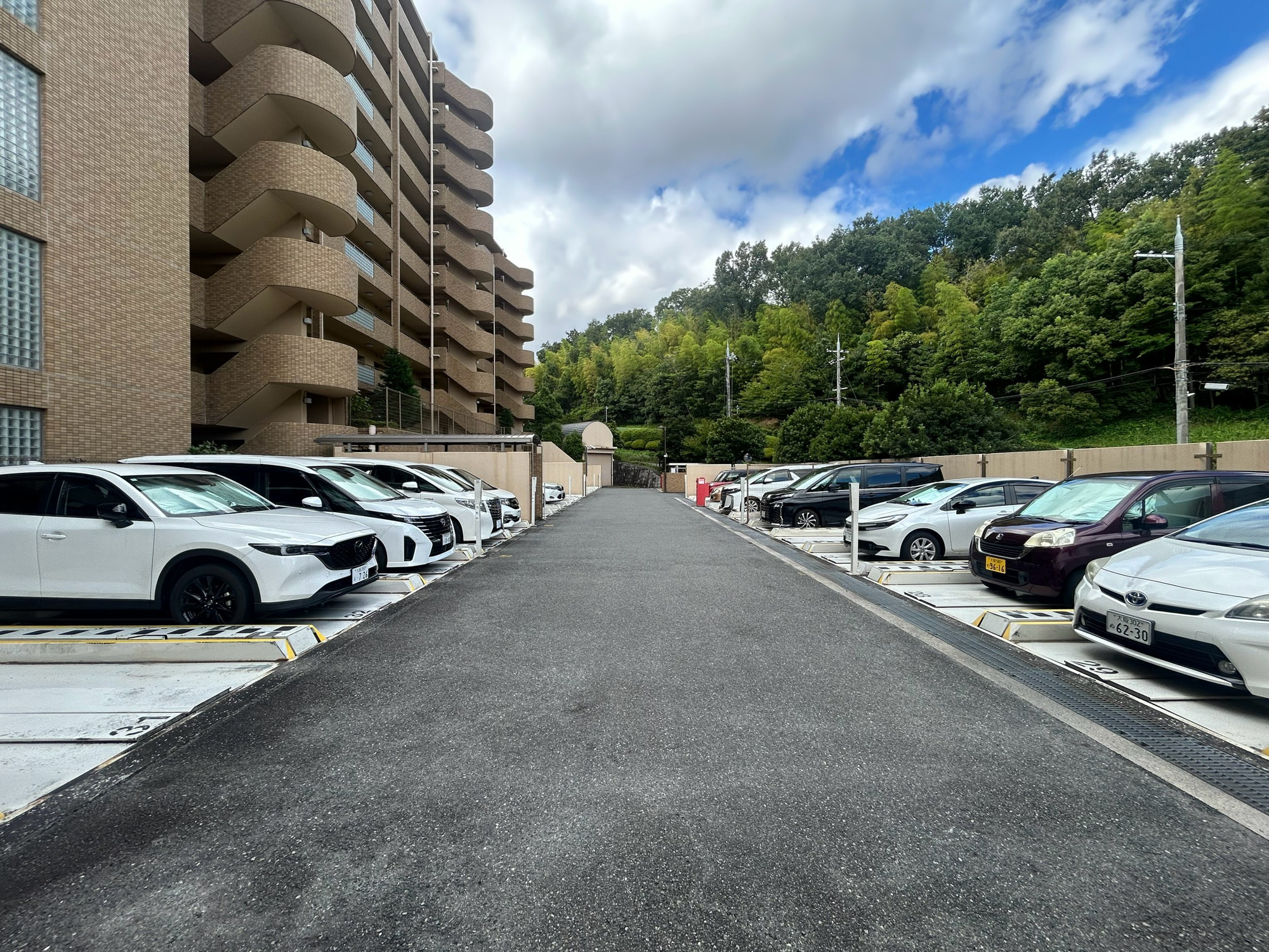 ルネ千里中央の駐車場