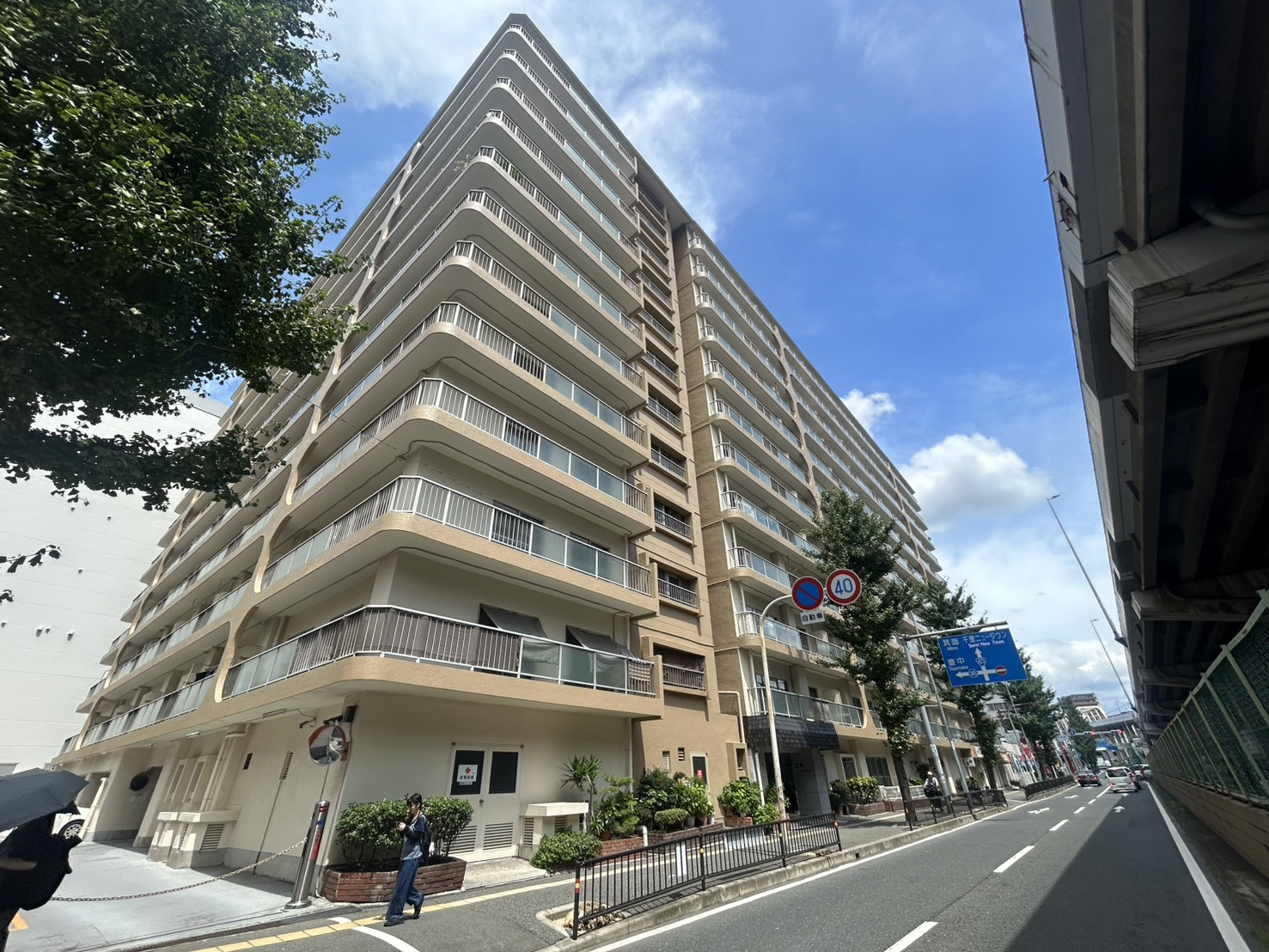 江坂ハイデンスの外観