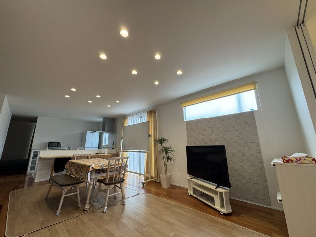 -三丁目不動産-　本庄市柏1丁目　注文住宅　オール電化の居間・リビング