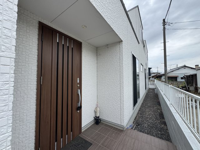 -三丁目不動産-　本庄市柏1丁目　注文住宅　オール電化の玄関