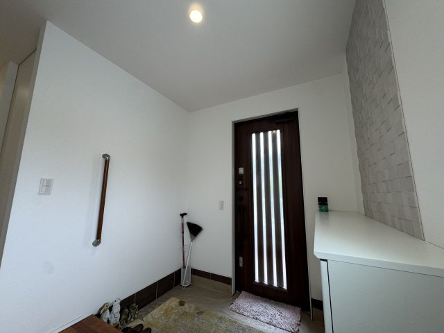 -三丁目不動産-　本庄市柏1丁目　注文住宅　オール電化の玄関