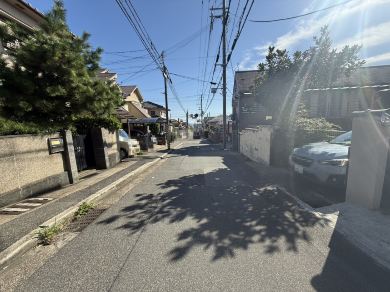 歌敷山３丁目土地の前面道路含む現地写真