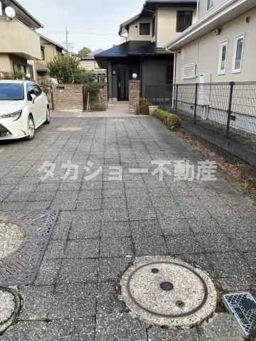 市原市国分寺台中央4丁目　中古戸建の駐車場|お車2台余裕で駐車できます。