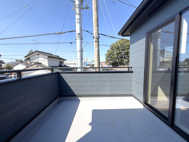 【館林市緑町全1区画　ワイドバルコニー】
洋室B・Cから出入りできる便利なワイドバルコニーです。