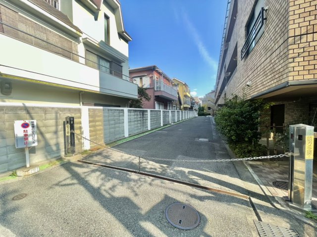 ルネ本山南の駐車場