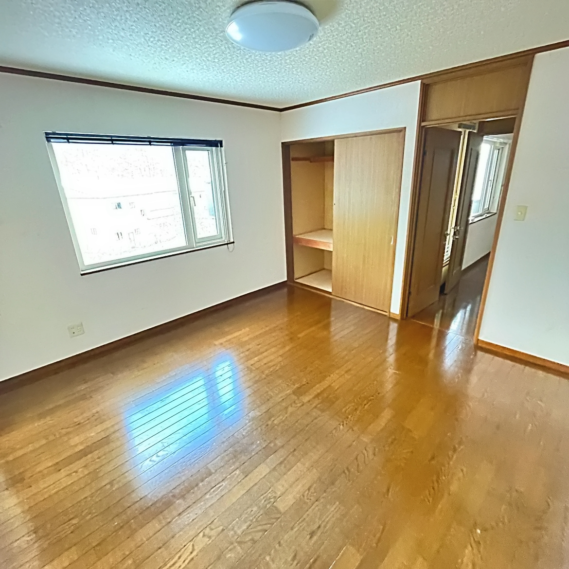 室蘭市陣屋町2丁目11-15　中古住宅の洋室