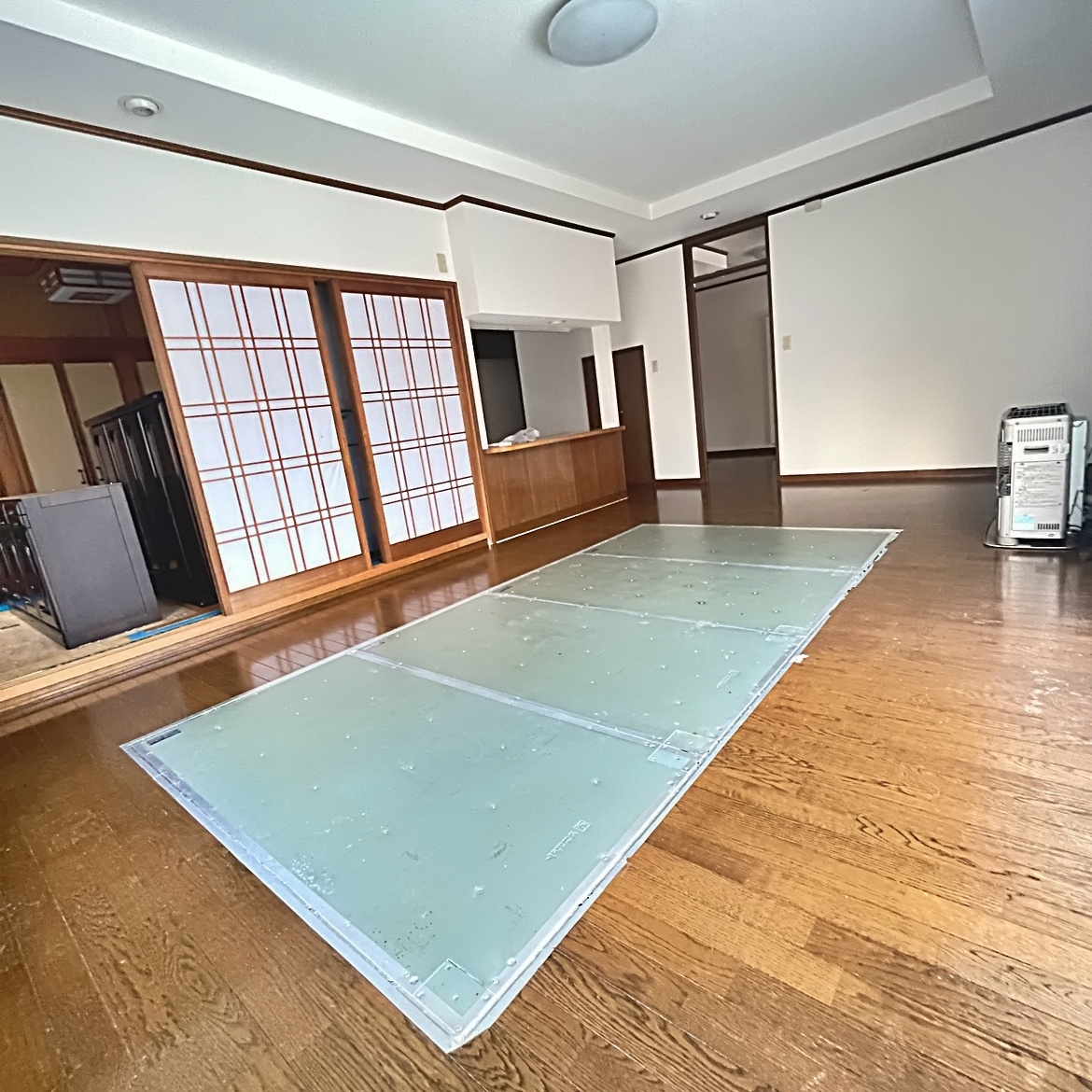 室蘭市陣屋町2丁目11-15　中古住宅の居間・リビング