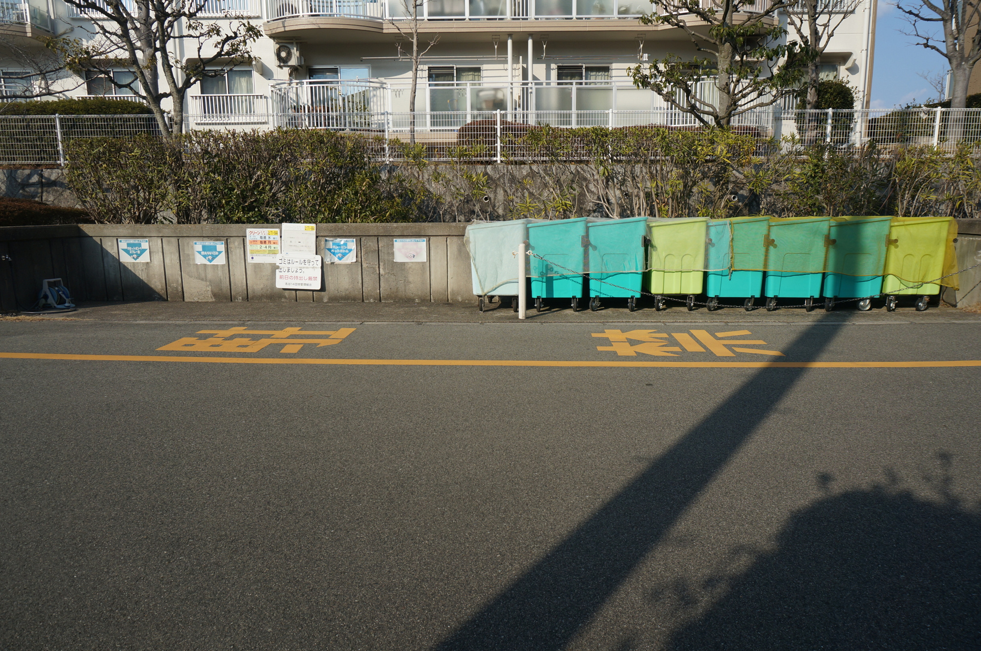 名谷14団地57号棟の周辺|敷地内ゴミ置き場