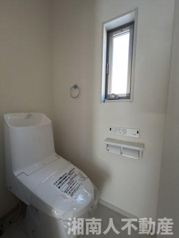平塚市平塚３丁目　新築戸建のトイレ|ゆったりとした空間のトイレです