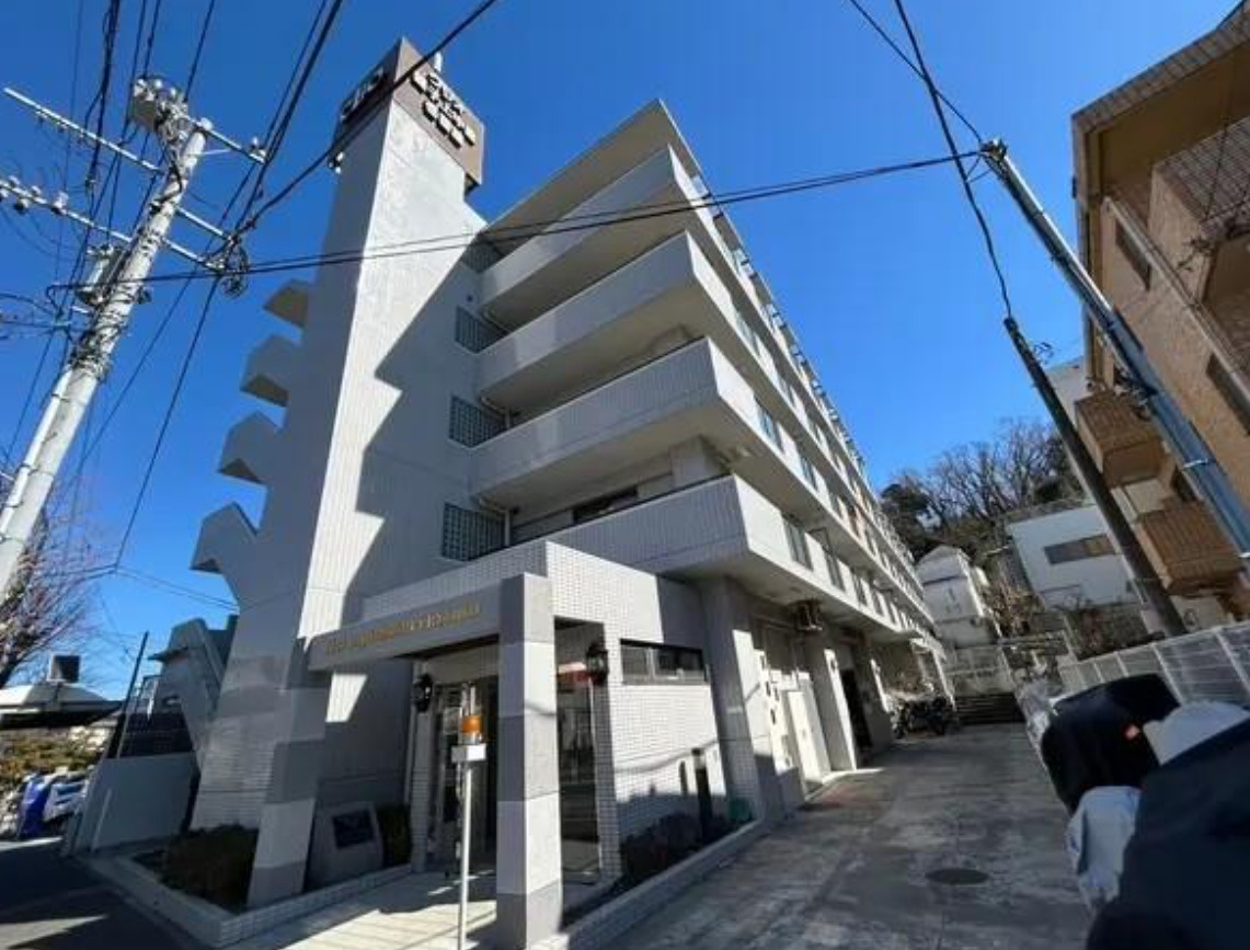 クリオ磯子上中里壱番館【仲介手数料無料】の外観
