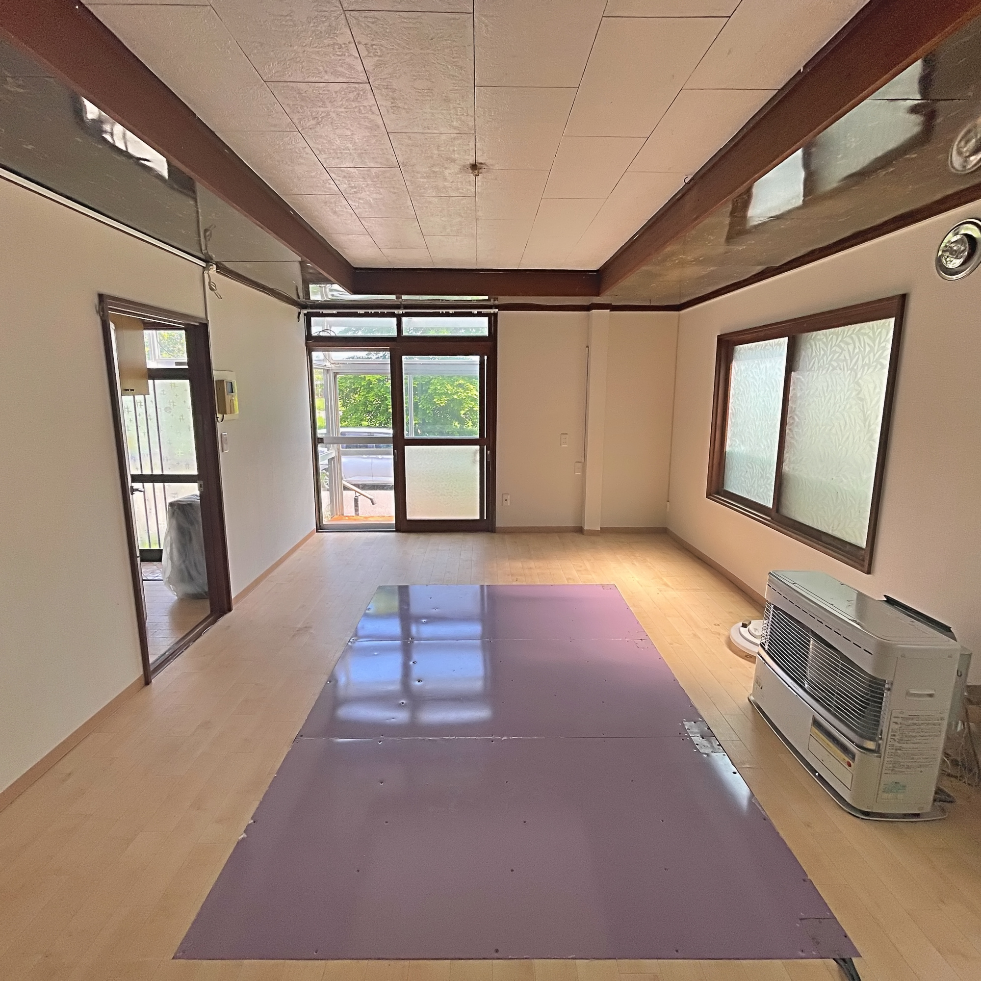 室蘭市高砂町1丁目5-15　中古住宅の居間・リビング
