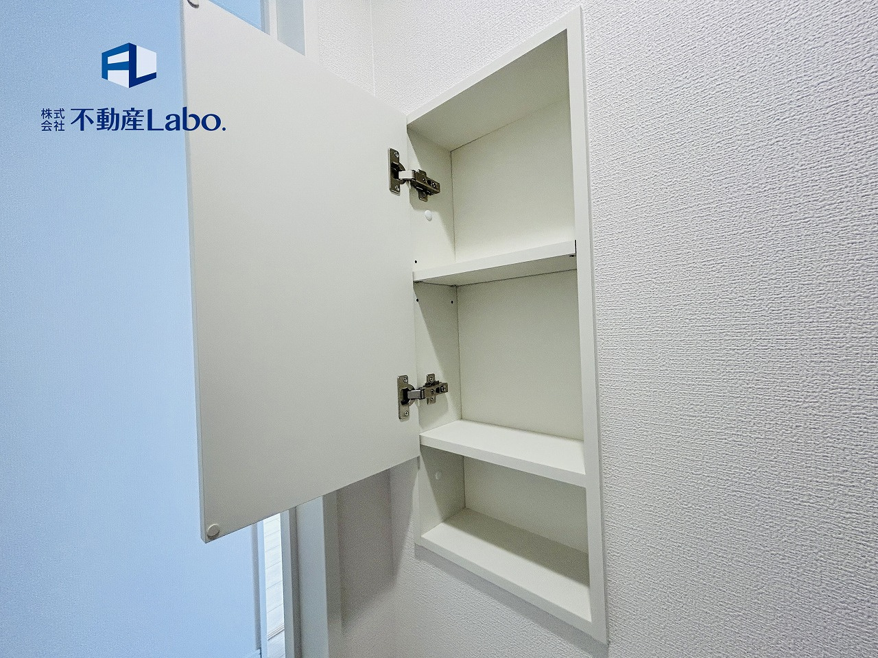クレイドルガーデン　清水区三保第9　全1棟の収納|●トイレ収納●
トイレットペーパーやお掃除道具等収納できるスペース♪ニッチ(壁埋め込み)収納のため圧迫感もありません♪
