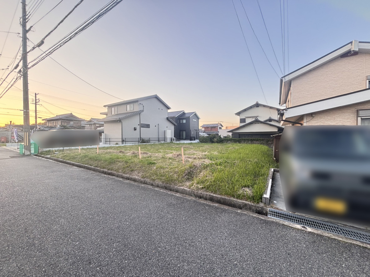 西宮市山口町名来2丁目　土地の前面道路含む現地写真|◆南側前面どうとは幅員約6.0ｍのため、日当たりが良く、駐車もしやすい土地となります。