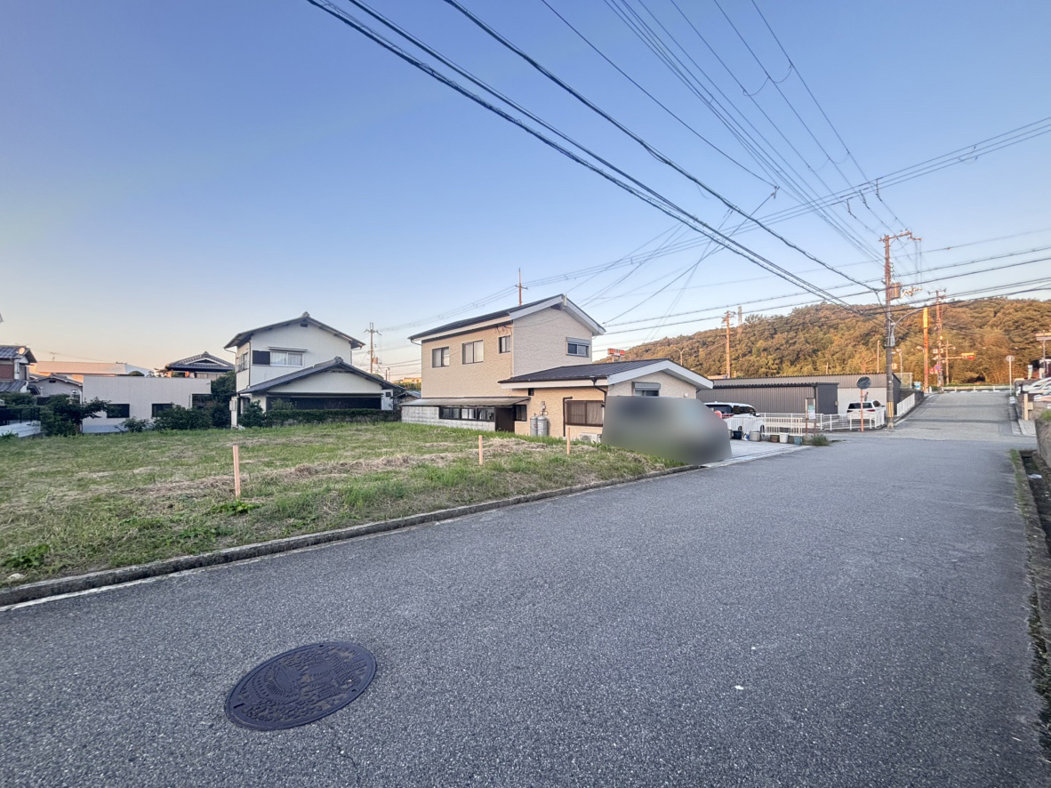 西宮市山口町名来2丁目　土地の前面道路含む現地写真