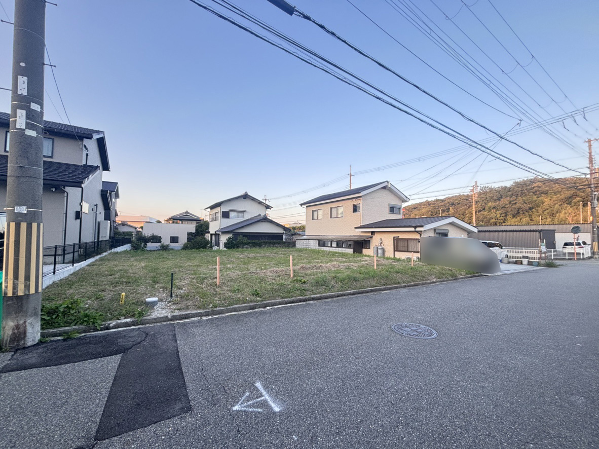 西宮市山口町名来2丁目　土地の前面道路含む現地写真