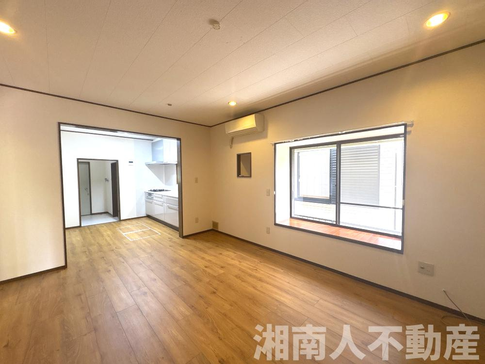 平塚市田村7丁目　中古戸建の居間・リビング|ゆったりとしたリビングです