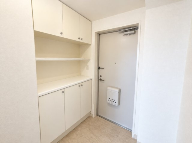 ライオンズマンション横浜南太田　メゾネットタイプ♪|家族を迎える玄関から廊下へ。各部屋へスムーズにアクセスできる動線！※掲載写真の一部はＣＧ加工しております。

