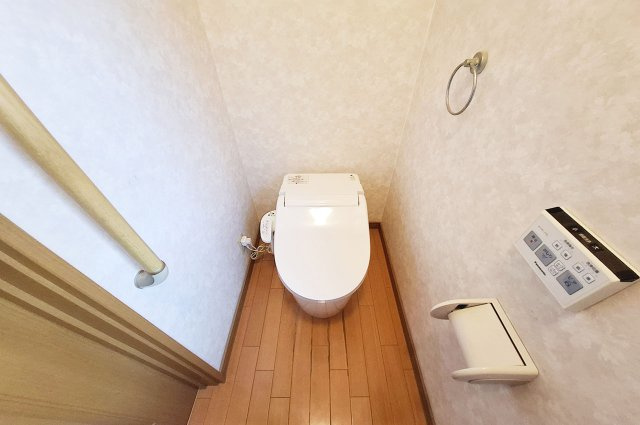 貝塚市窪田のトイレ|1Fトイレ：現況のトイレですが、別途費用にて定額リフォームパックの相談も可能です。