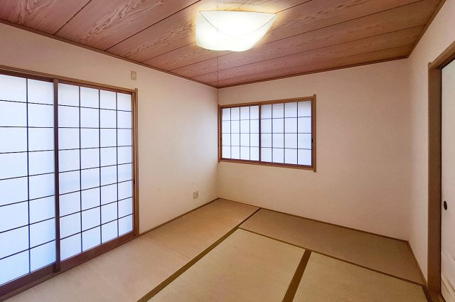 貝塚市窪田の和室|和室：LDKと隣接した和室は、客間としてもくつろぎスペースとしても活用できます。