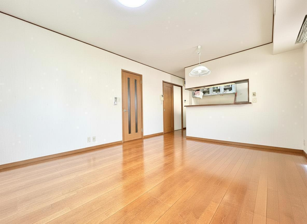 名取市愛島台二丁目中古戸建の居間・リビング|※AI処理により家具・小物等を消去したイメージ画像です。実際の室内状況とは異なります。