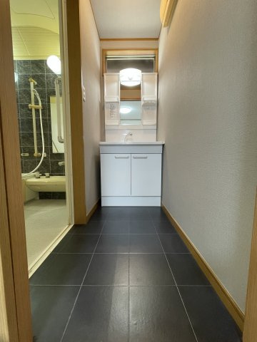 堺市中区深井北町52-54の玄関|収納もある玄関です