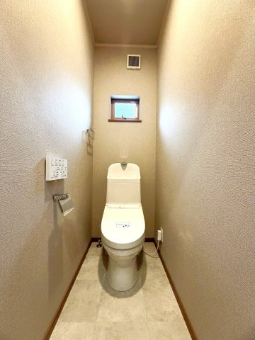 堺市美原区大保戸建のトイレ|コンパクトで使いやすいトイレです