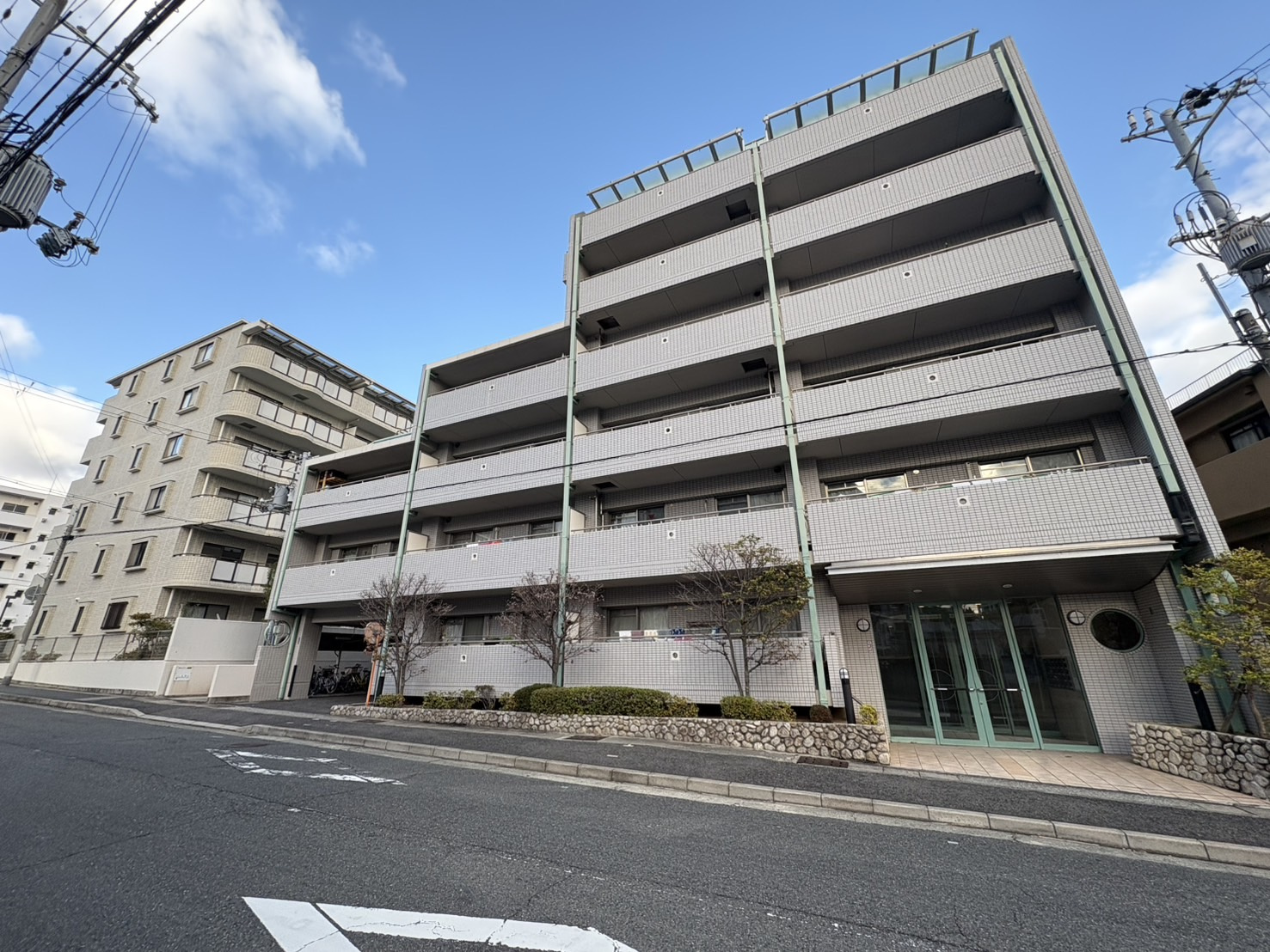 シオン西岡本の外観|平成9年築、西岡本エリアのマンション