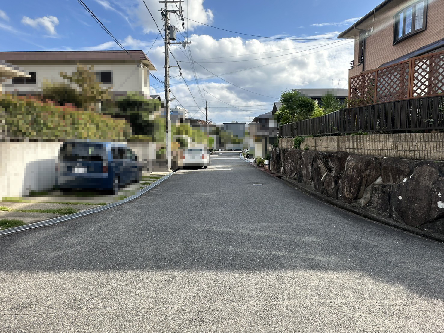 堺市南区茶山台３丁一戸建の前面道路含む現地写真