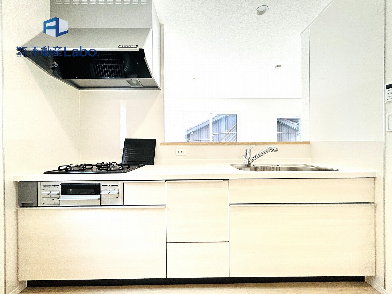 クレイドルガーデン葵区羽鳥第12　全2棟のキッチン|●キッチン● 人気の対面式キッチン♪おご家族との会話やリビング全体の様子も見えて安心♪キッチン横幅は2.5ｍ以上あり調理スペースやシンクも広くお料理がしやすいキッチンとなっています♪
