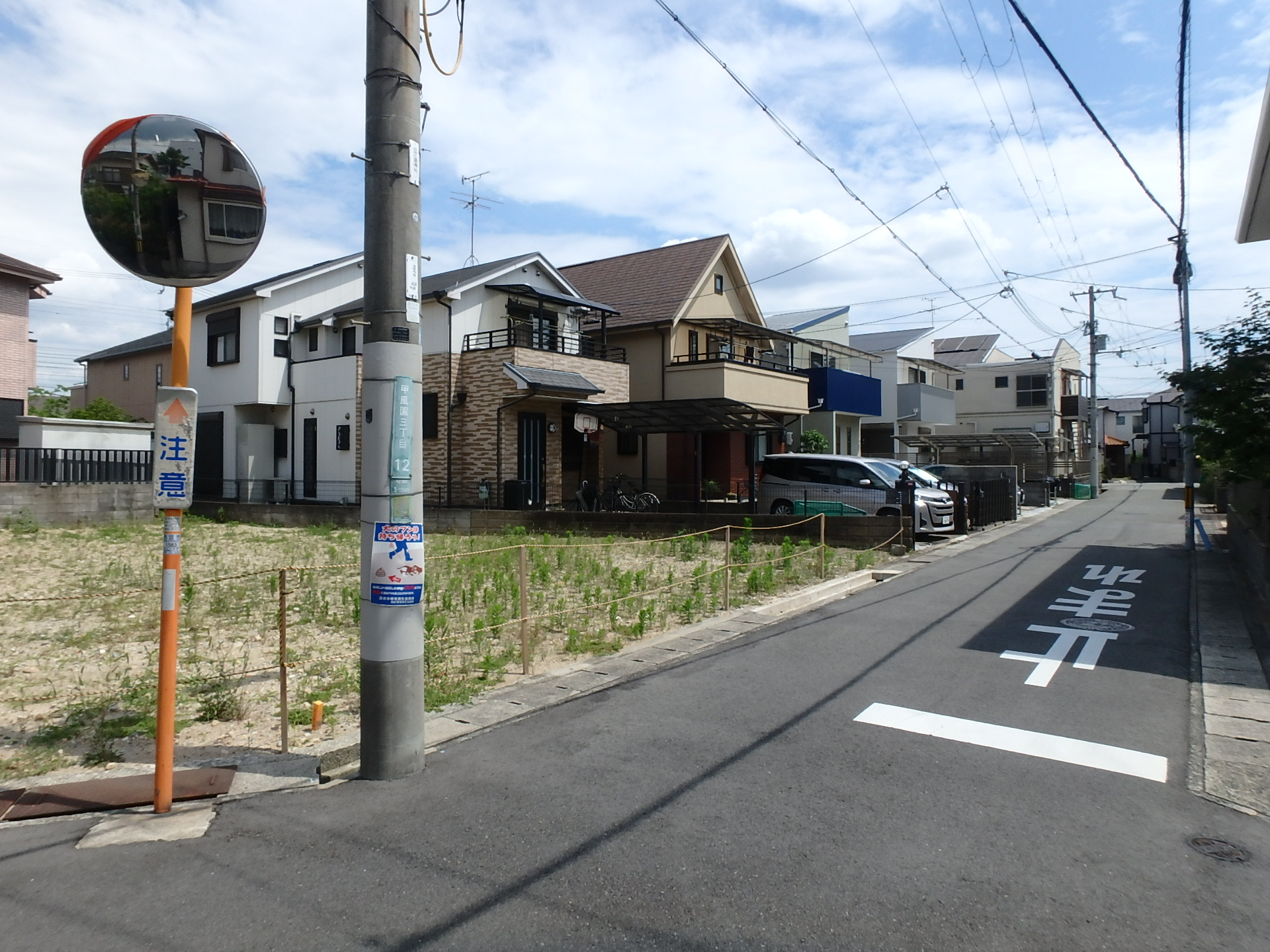 西宮市甲風園3丁目土地の前面道路含む現地写真