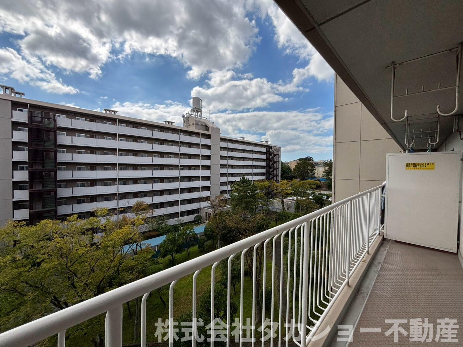 東千葉ハイツ　参号棟のバルコニー|バルコニーからの眺めを楽しみながら食事をしませんか