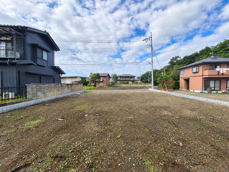 現地（2026年9月18日）撮影
約87坪の広大な敷地。南側からの開放感と陽だまりを感じられる、ゆとりある住環境です。