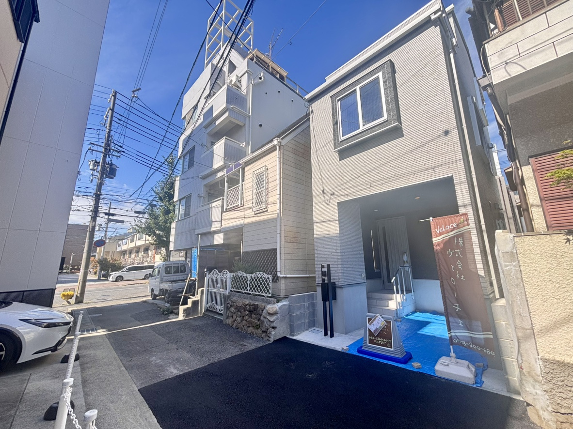 大石東町2丁目新築戸建ての前面道路含む現地写真