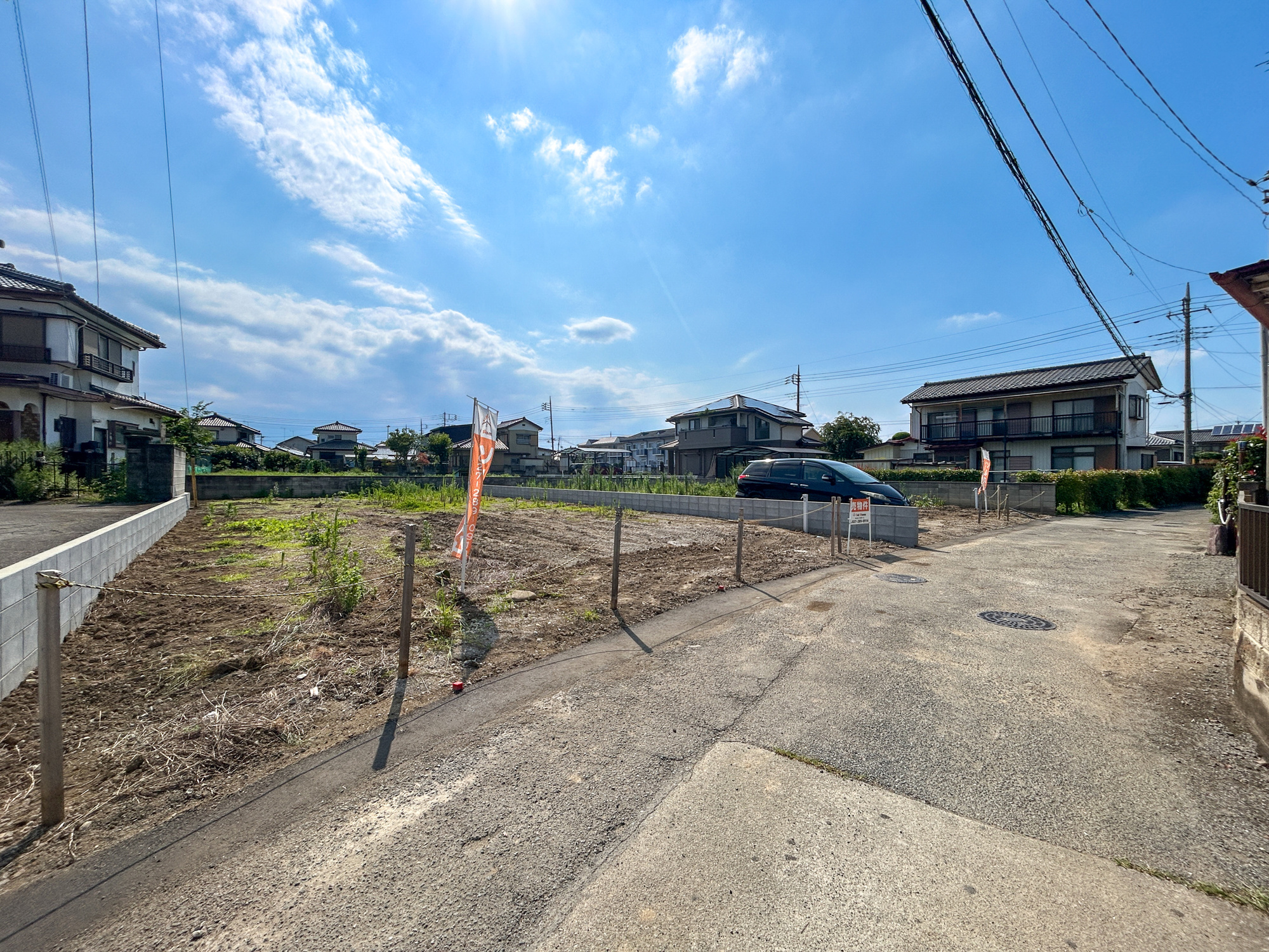 高崎市吉井町吉井　B区画売地の前面道路含む現地写真|閑静な住宅街なので、周囲の住宅街とも程よい距離があります。習い事の練習なども安心して取り組めます。

