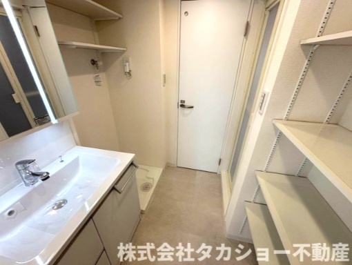 高洲二丁目住宅7-6号棟のランドリースペース