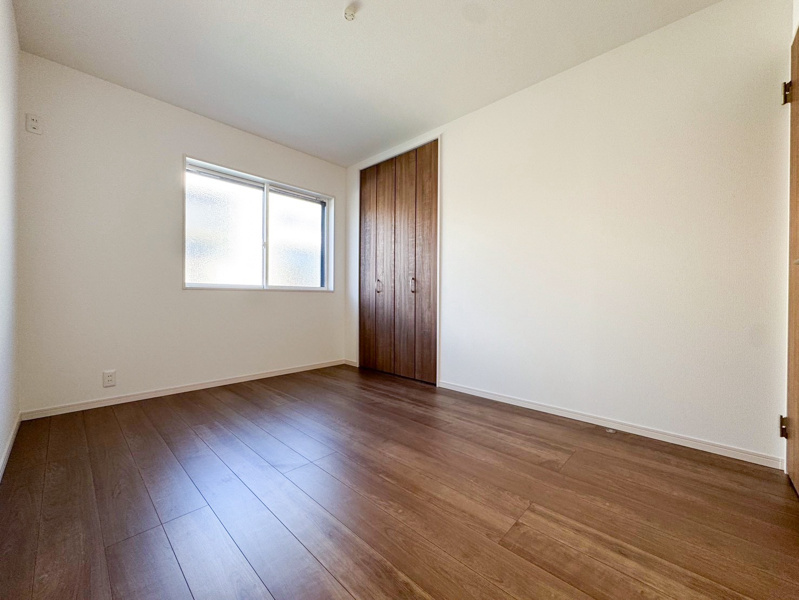 《4号棟　洋室》6.0帖　趣味のお部屋としてもお子様のお部屋にも便利な洋室。