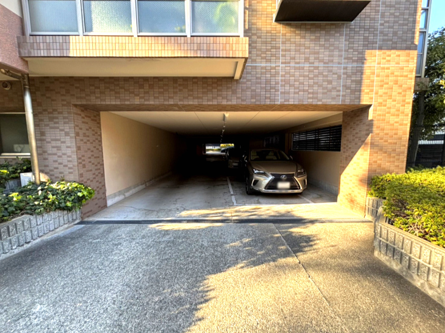 イトーピア夙川結善町の駐車場