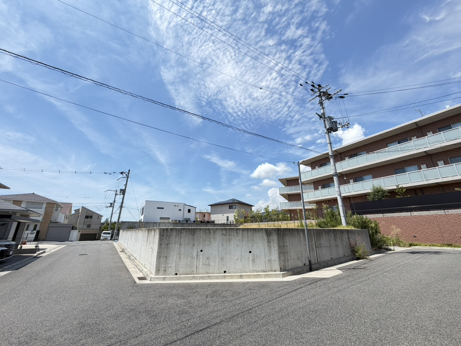 高塚町土地の前面道路含む現地写真