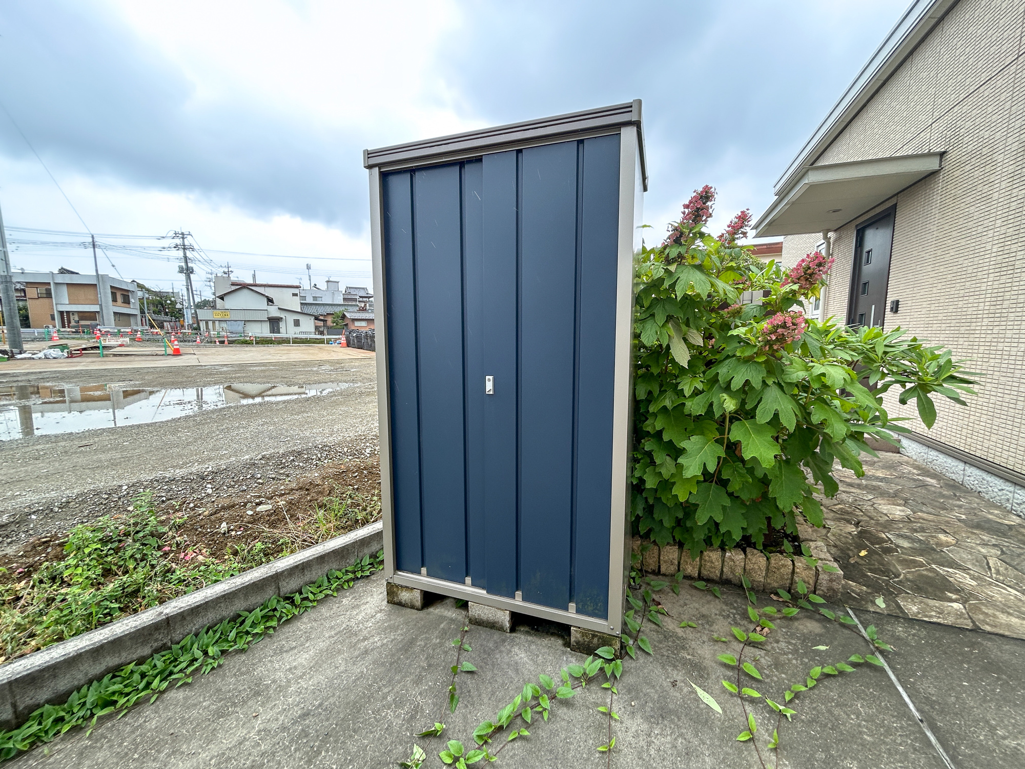 高崎市吉井町下長根　中古物件の収納|お庭には物置が設置してあります♪