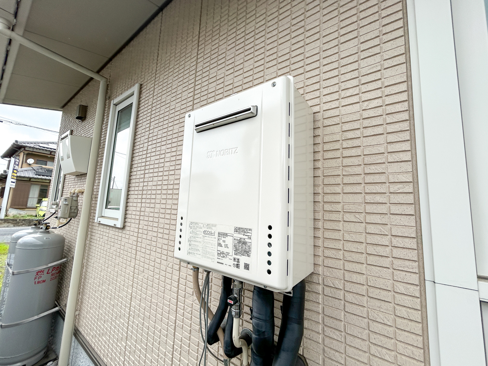 高崎市吉井町下長根　中古物件の発電・温水設備|月々のガス代が優しい高効率給湯器♪
