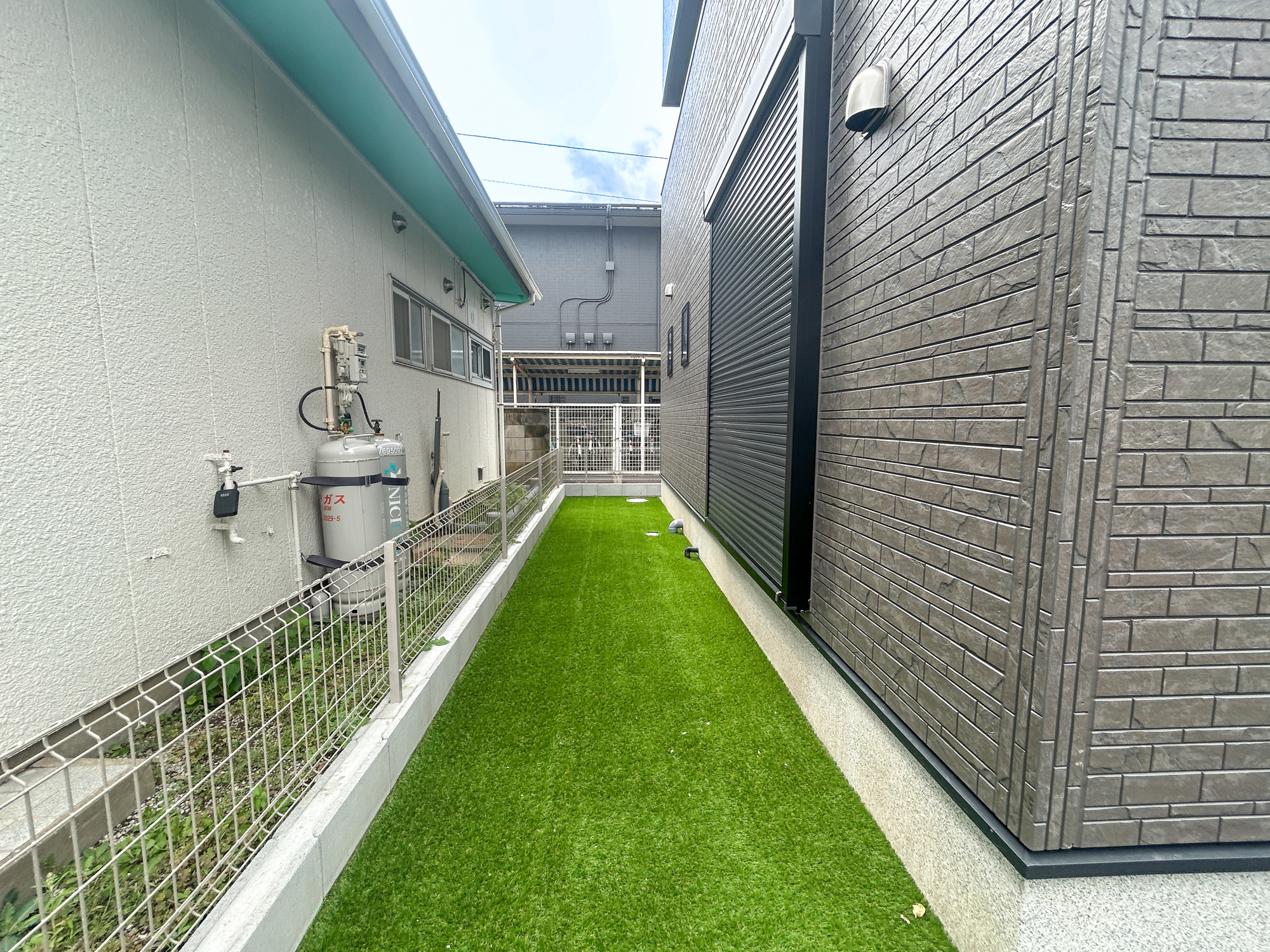 前橋市天川原町1丁目1期　新築住宅全1棟の庭|お庭には人工芝施工済みで緑の色が安らぎを感じさせます♪