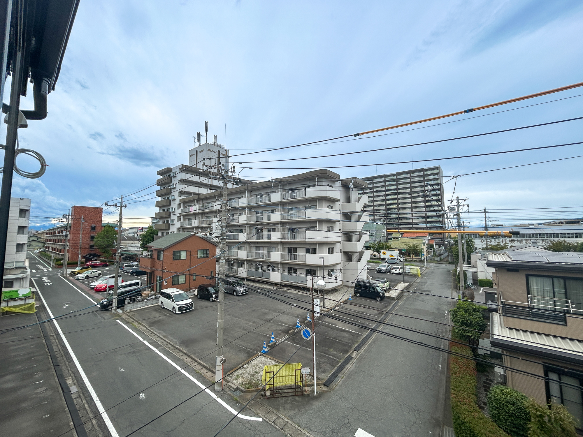 前橋市天川原町1丁目1期　新築住宅全1棟の展望|低層の一戸建てを中心とした街並みが整然と続き、周辺は高い建物が建っていないので、採光や開放性に恵まれ、空が広く緑の多い閑静な趣を感じる環境です。