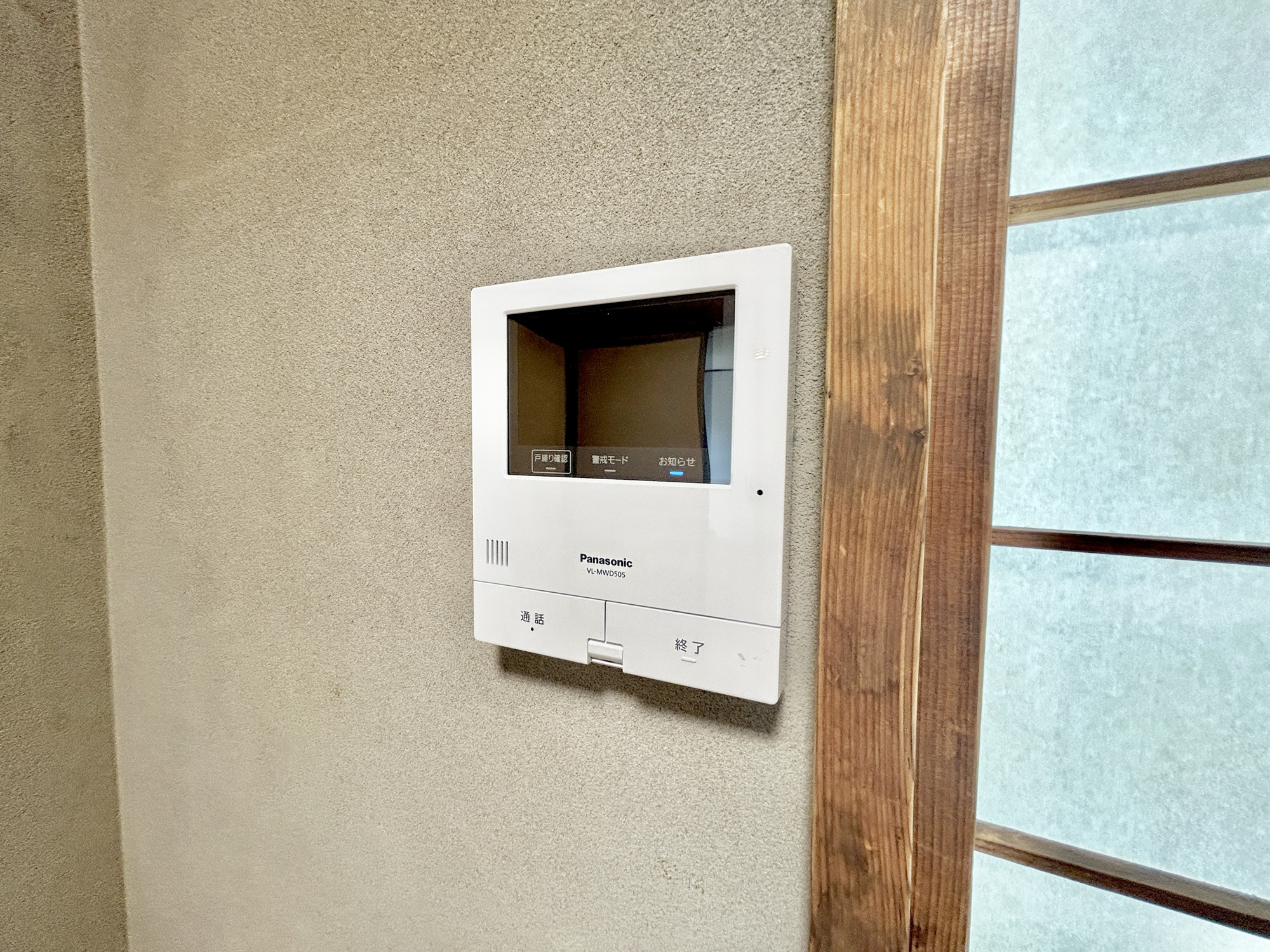 前橋市南町　中古物件のセキュリティ|TVモニタ付きのインターフォンには録画機能もあるので外出時誰が来たのか確認できます♪ 防犯機能も高く、今では必需品です！		