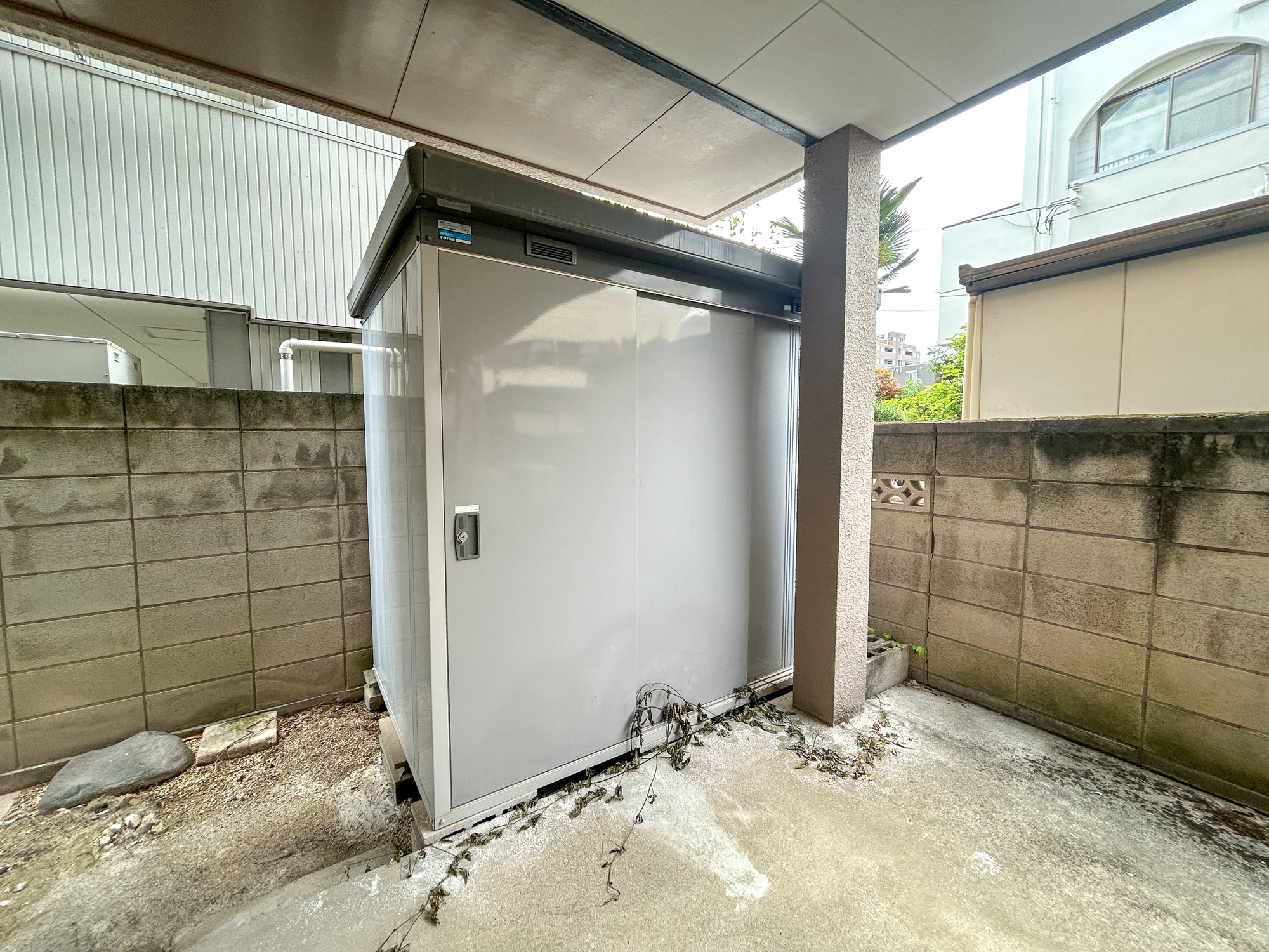 前橋市南町　中古物件のその他|駐車場には物置があるので、アウトドア用品や季節用品をまとめて収納できます♪