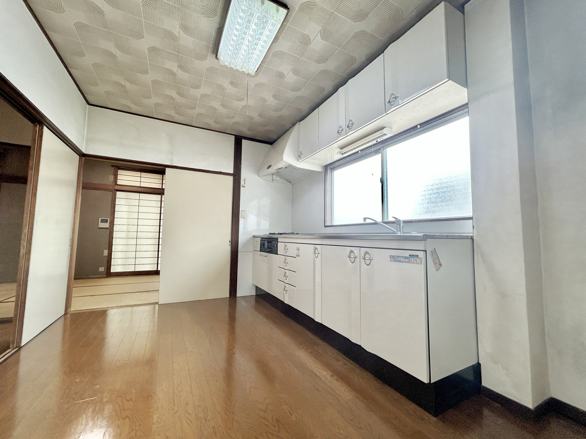 前橋市南町　中古物件の居間・リビング|ここにはみんなが集い、食事と楽しい会話が始まる。話に夢中になりすぎて、ついつい時を忘れてしまう。そんな束の間の幸せを感じさせてくれる場所。
