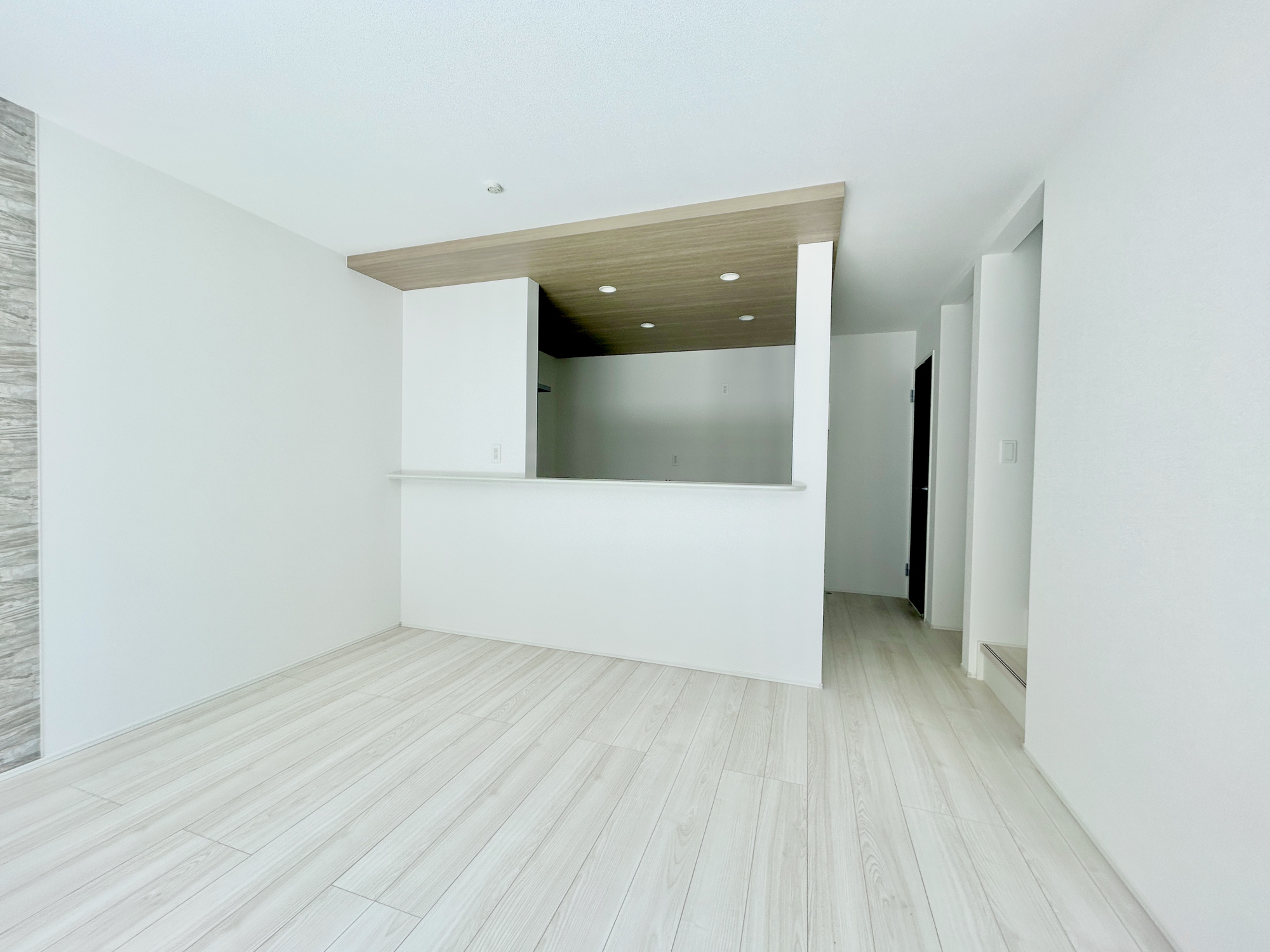 前橋市関根町　新築住宅全3棟の居間・リビング|ここにはみんなが集い、食事と楽しい会話が始まる。話に夢中になりすぎて、ついつい時を忘れてしまう。そんな束の間の幸せを感じさせてくれる場所。