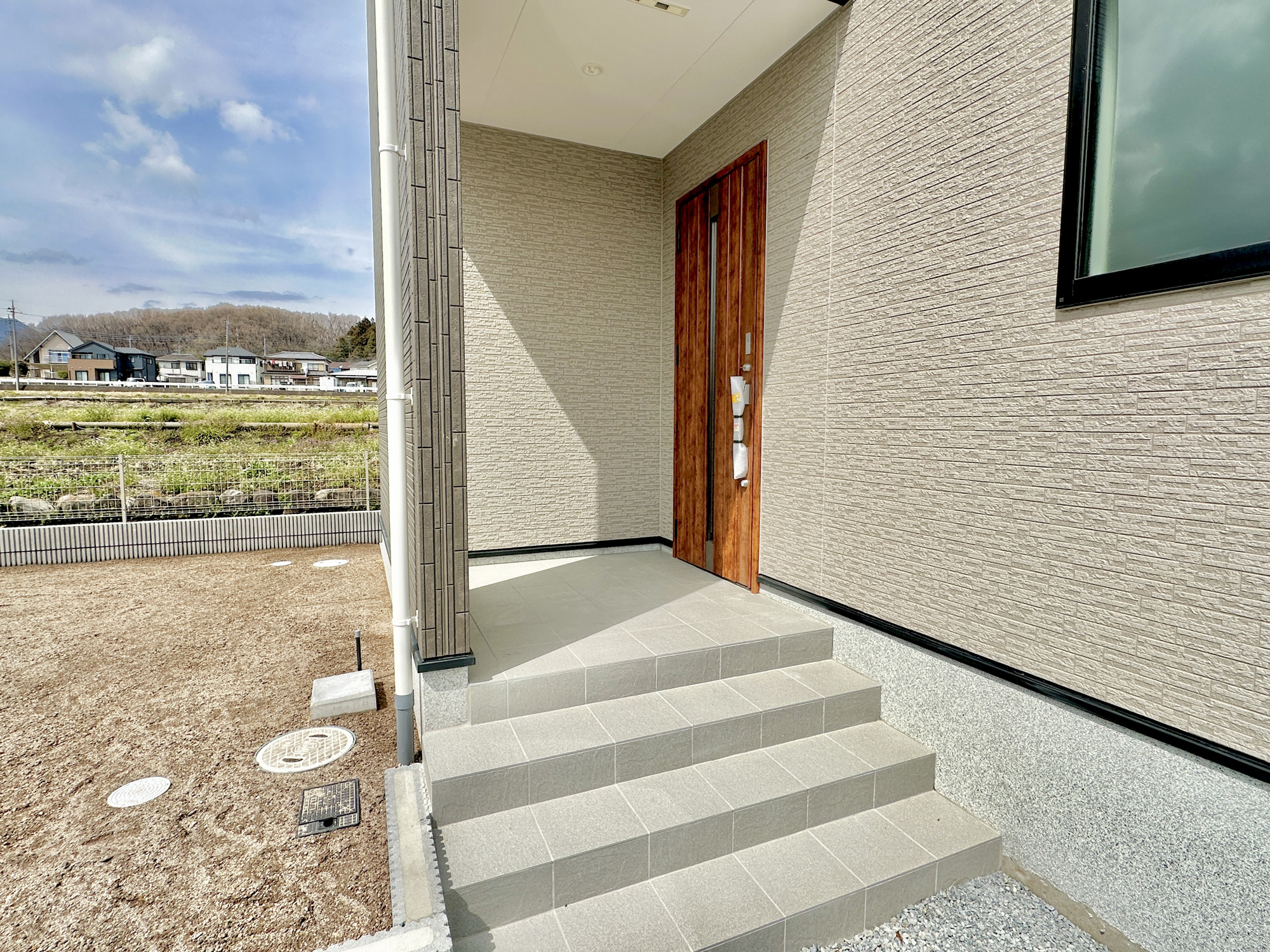 玉村町板井2期　新築住宅全4棟の玄関|同社施工例